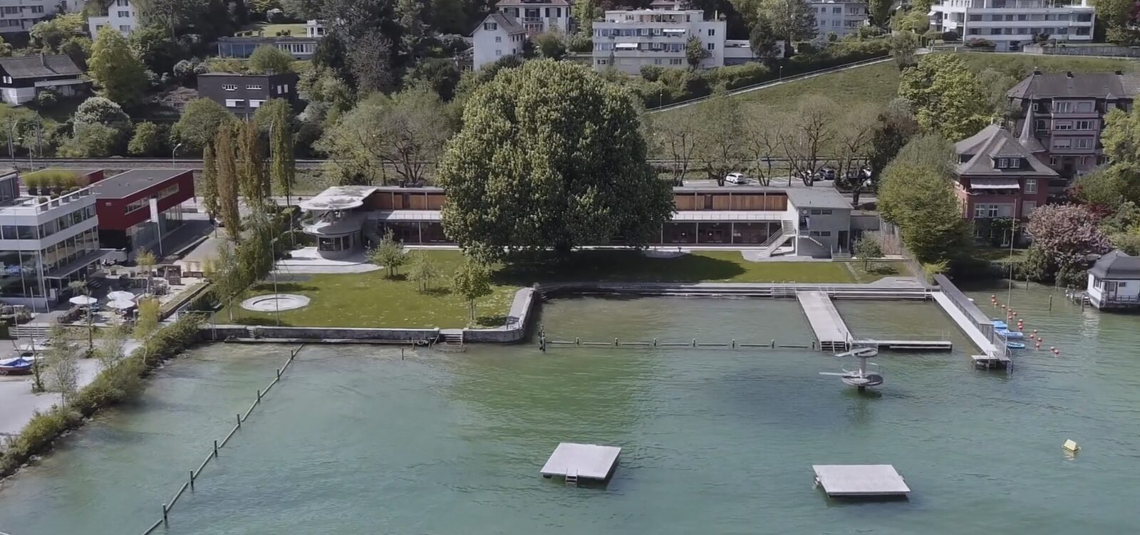 Totalansicht Seerestaurant und Ufer